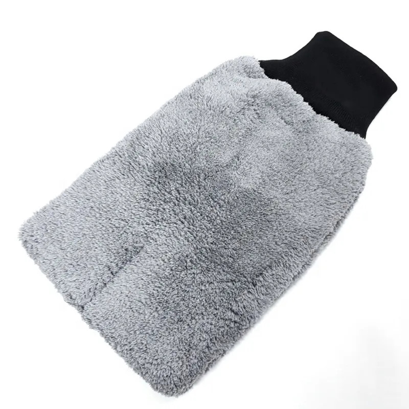 The Coral Fleece Car Wash Mitt makes your car washing process effortless and efficient.